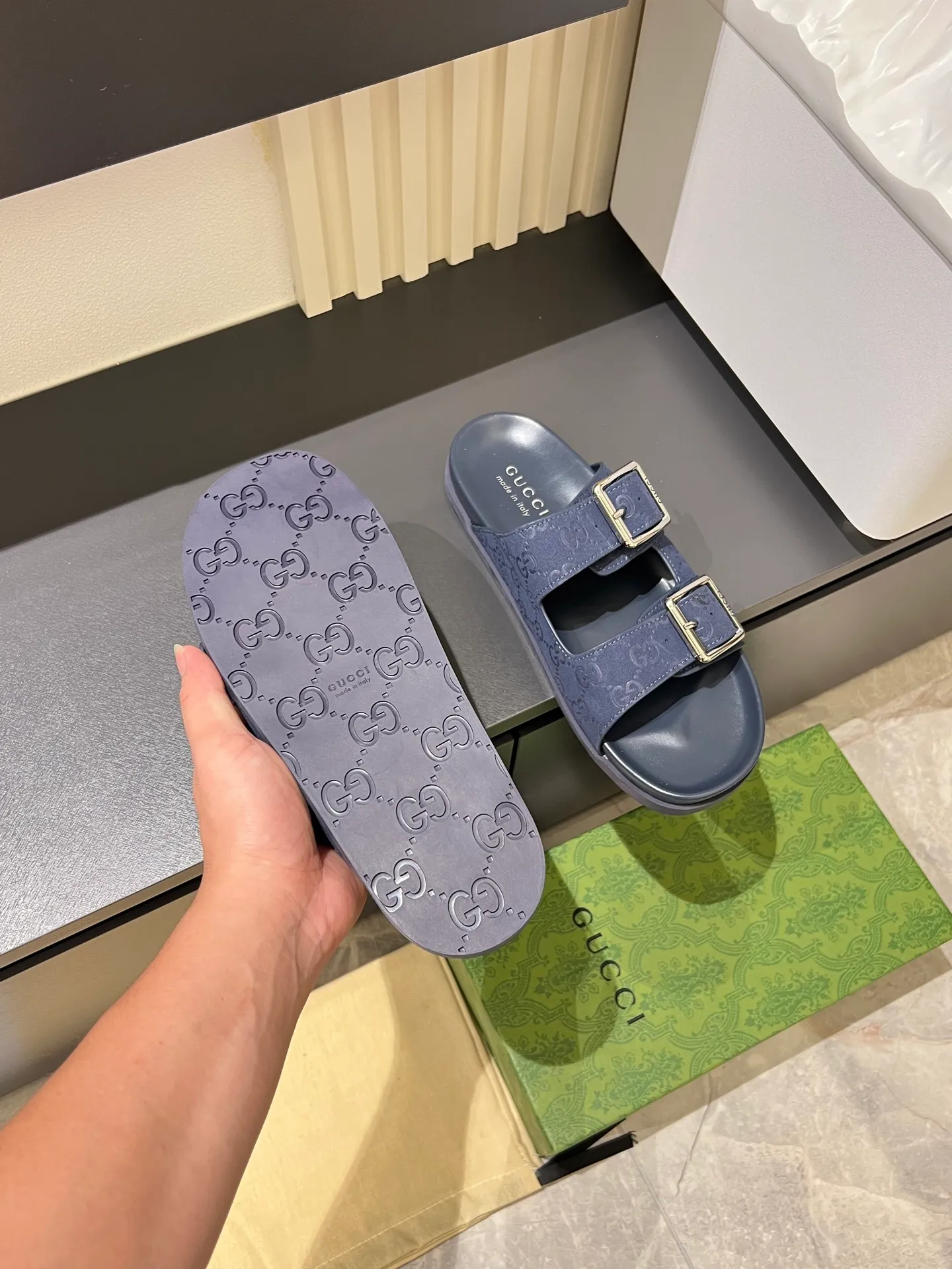 Men's Men's Shoes 💰p320 "GUCC＊" These slippers are made of GG polyester and feature a Gucci label on the front, adding a bold logo feel to the style. "Gucci Made in Italy" stamped label Rubber sole. Size 38-44